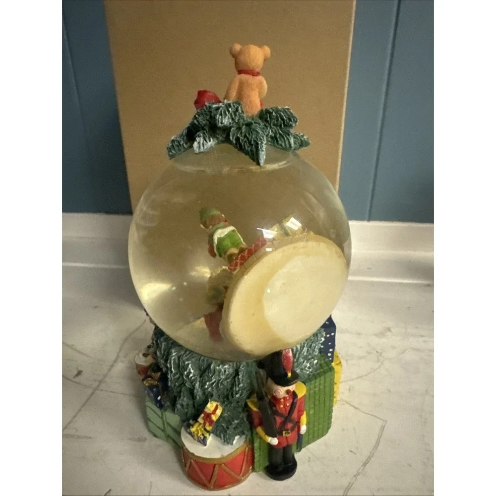 Avon 2001‎ Holiday Novelty Snow Globe Santa Presents Christmas Tree *see/read